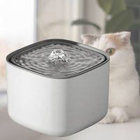 fontaine-a-eau-chat-en-plastique-couleur-blanche